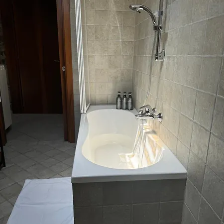 Lex 4 Sauna -trieste Center Lägenhet *